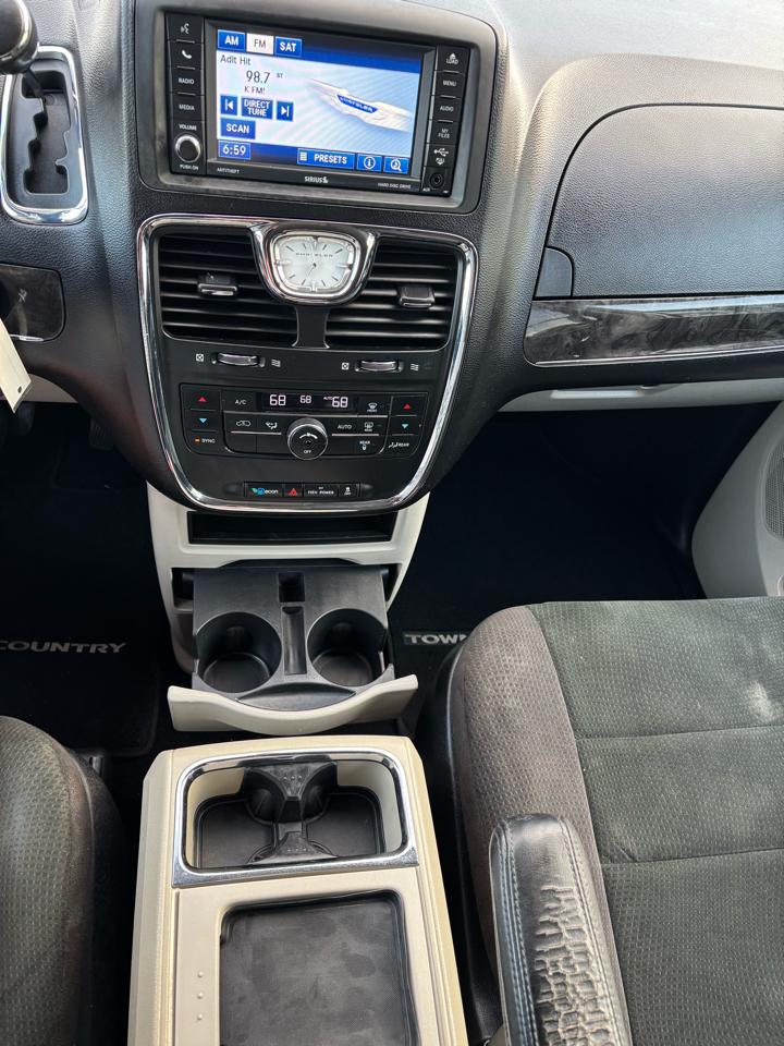 Chrysler Town & Country 4dr Wgn Touring 2014