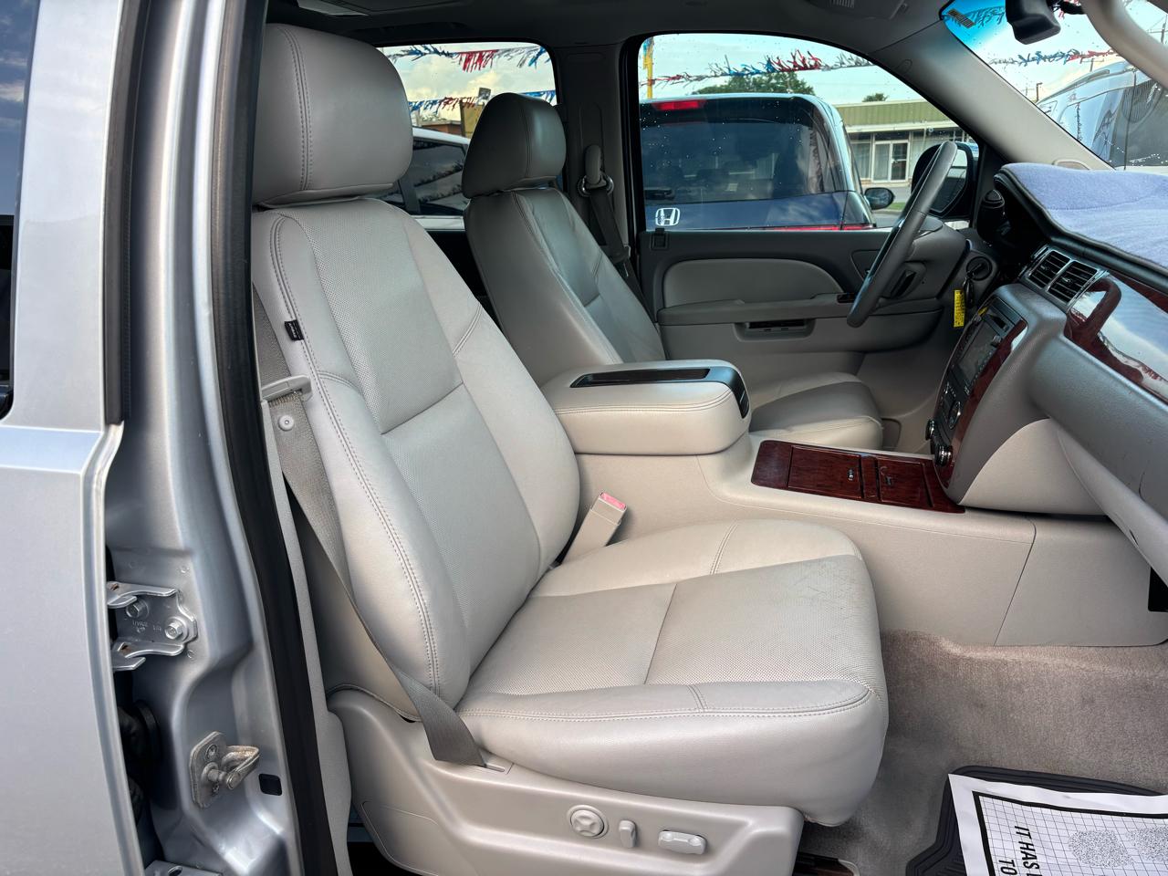 Chevrolet Suburban 2WD 4dr 1500 LTZ 2012