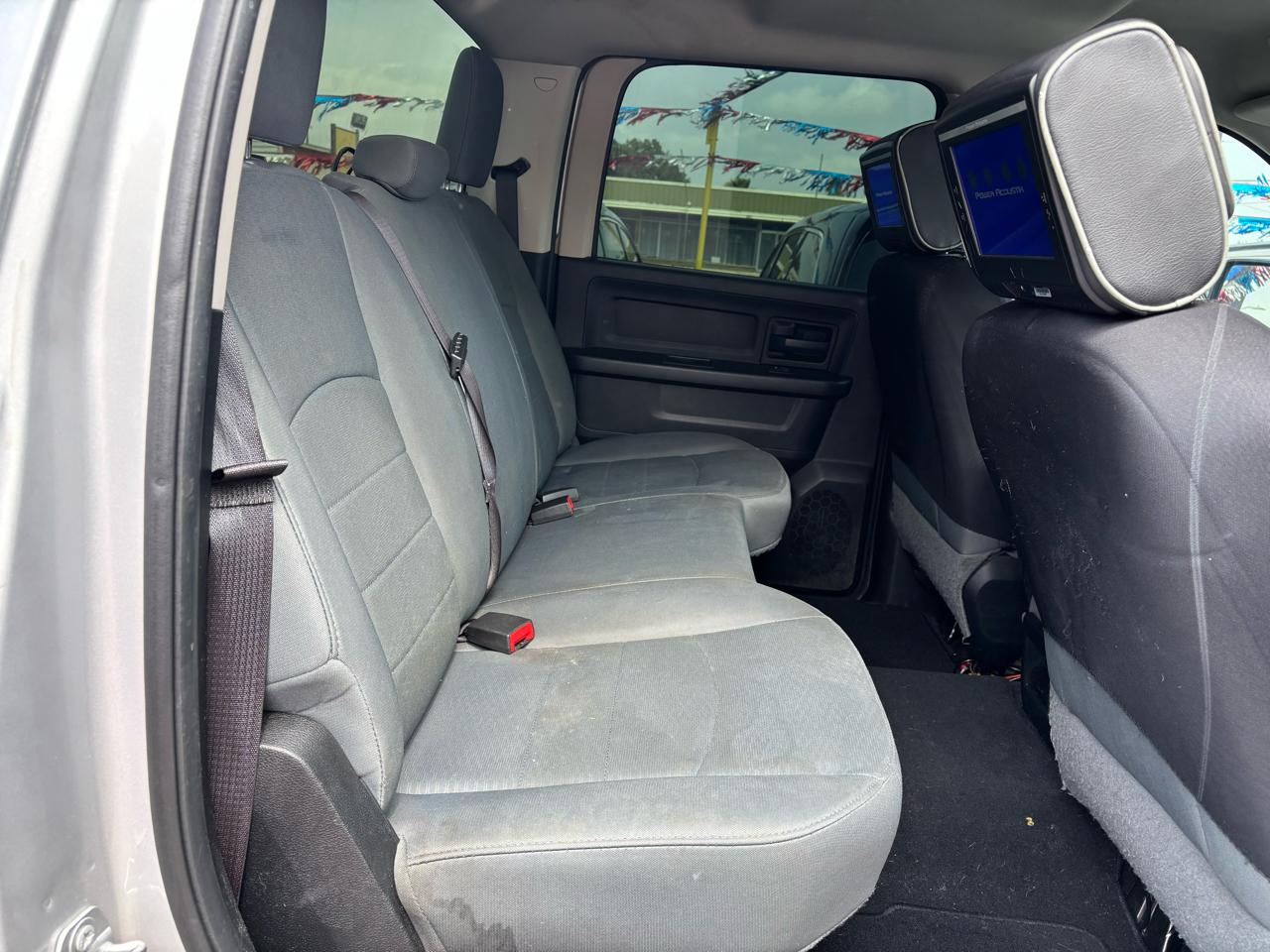 RAM 1500 Tradesman 4x2 Crew Cab 5'7" Box 2017