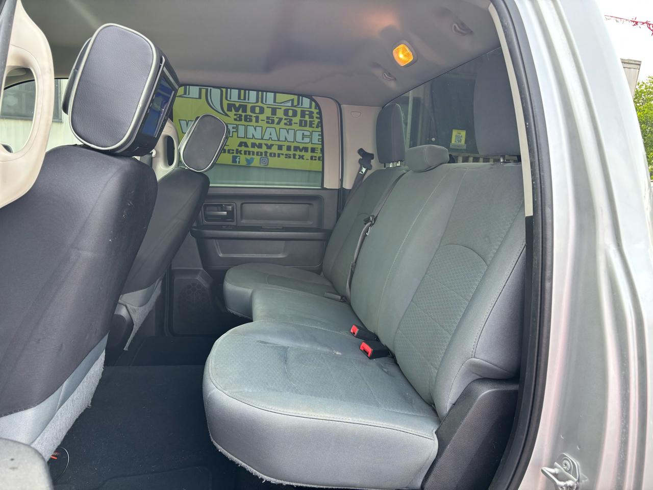 RAM 1500 Tradesman 4x2 Crew Cab 5'7" Box 2017