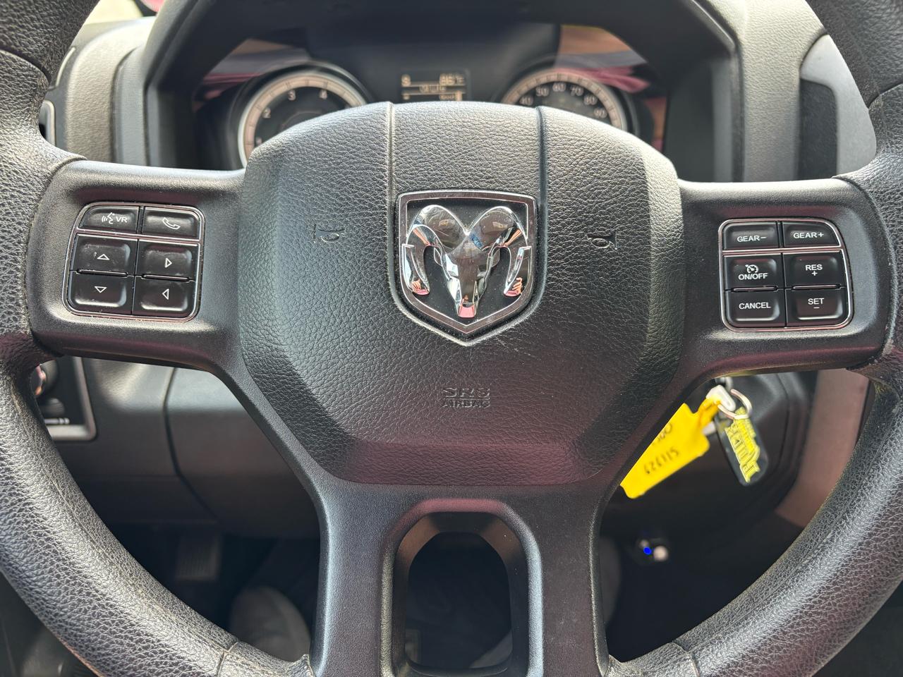 RAM 1500 Tradesman 4x2 Crew Cab 5'7" Box 2017