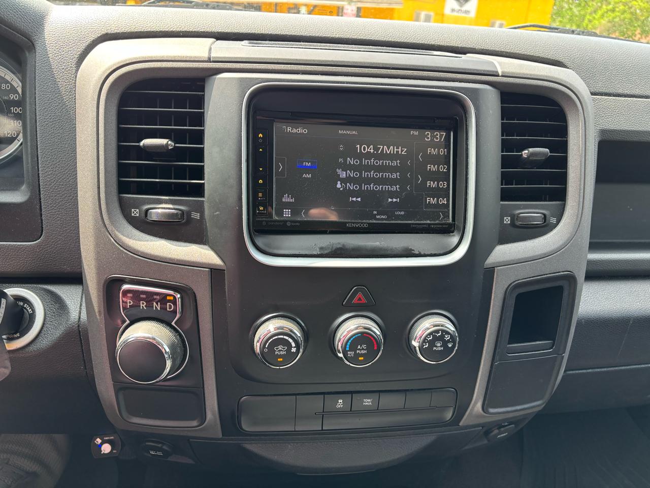 RAM 1500 Tradesman 4x2 Crew Cab 5'7" Box 2017