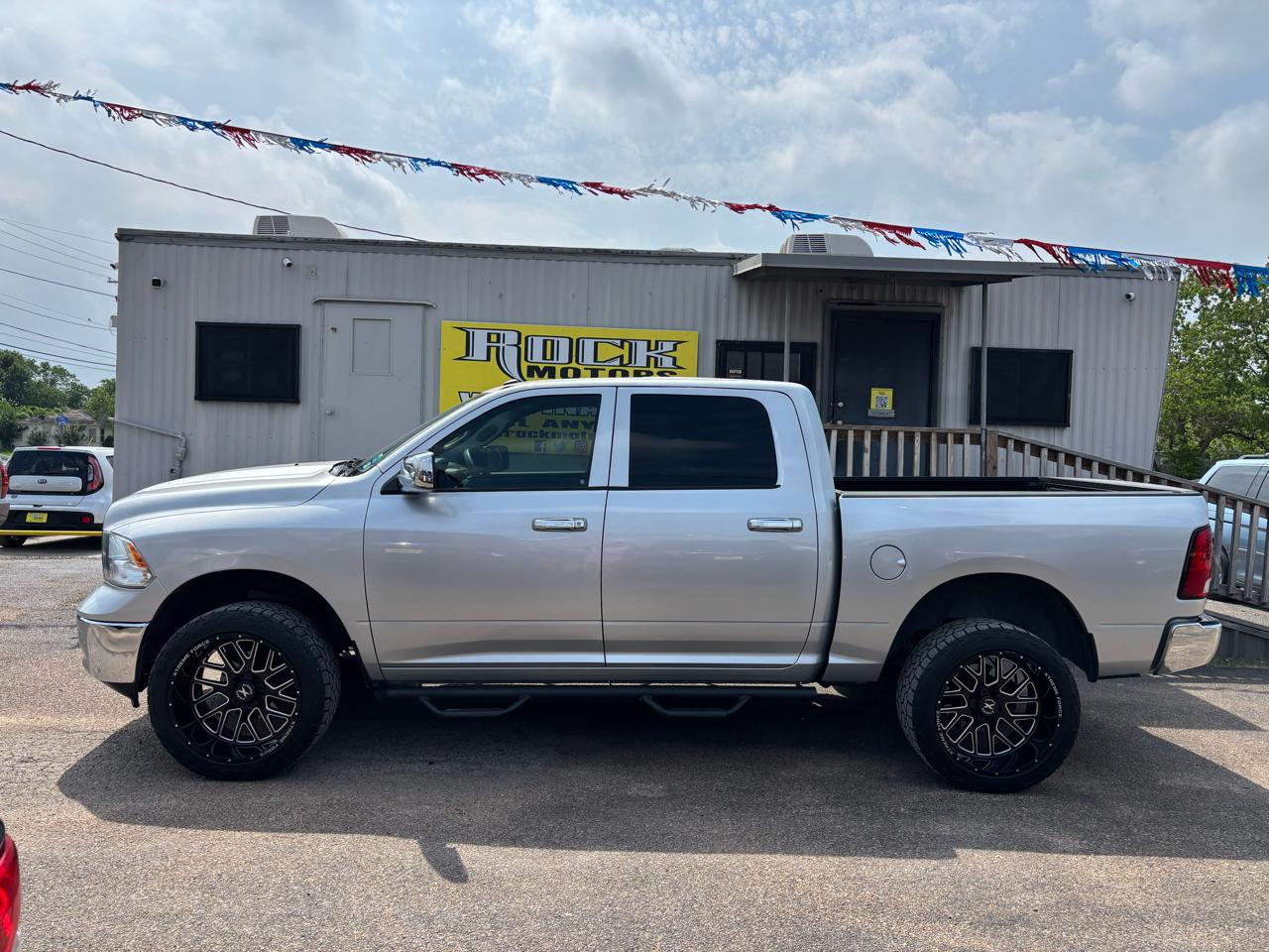 RAM 1500 Tradesman 4x2 Crew Cab 5'7" Box 2017