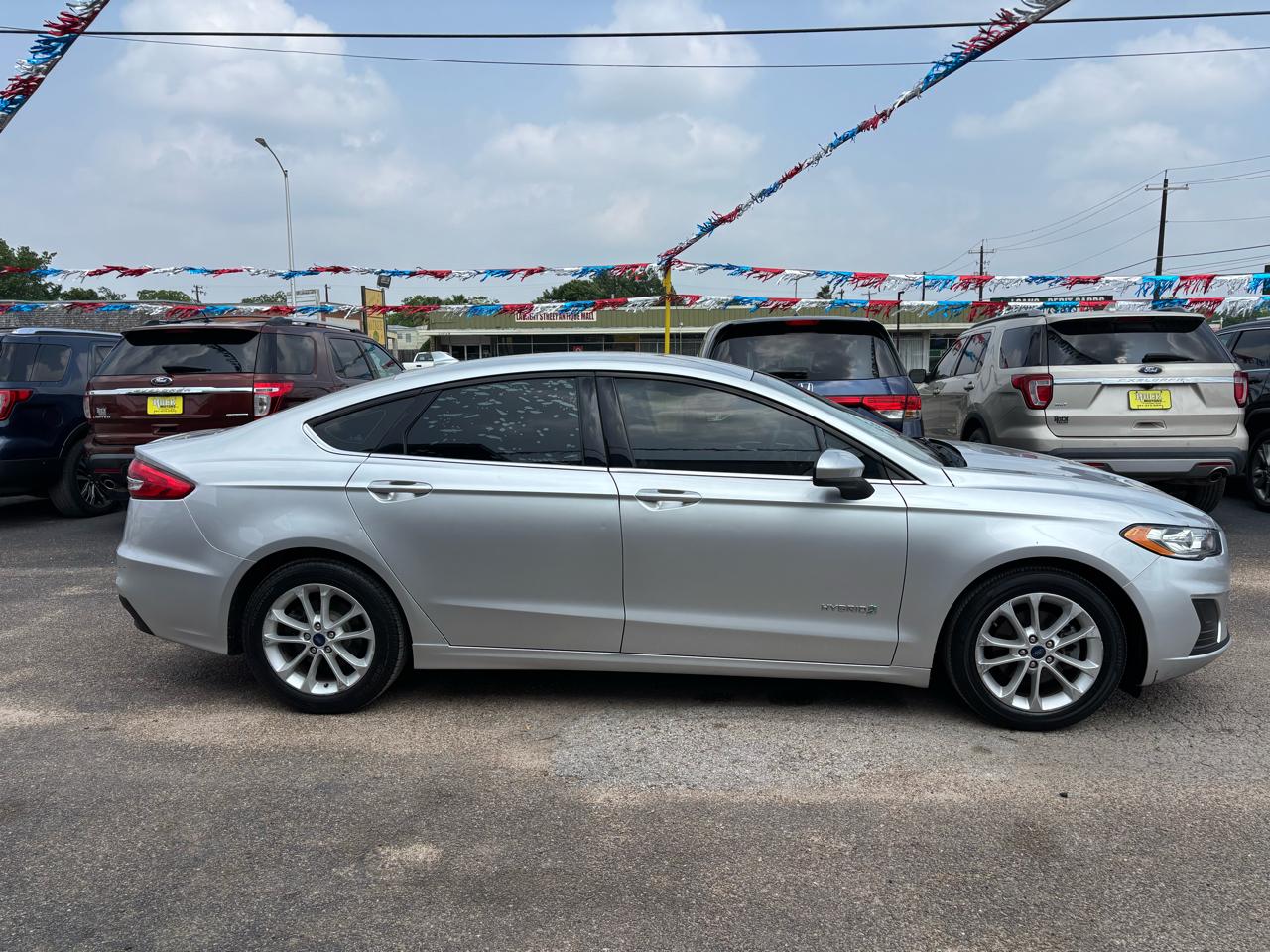Ford Fusion Hybrid SE FWD 2019
