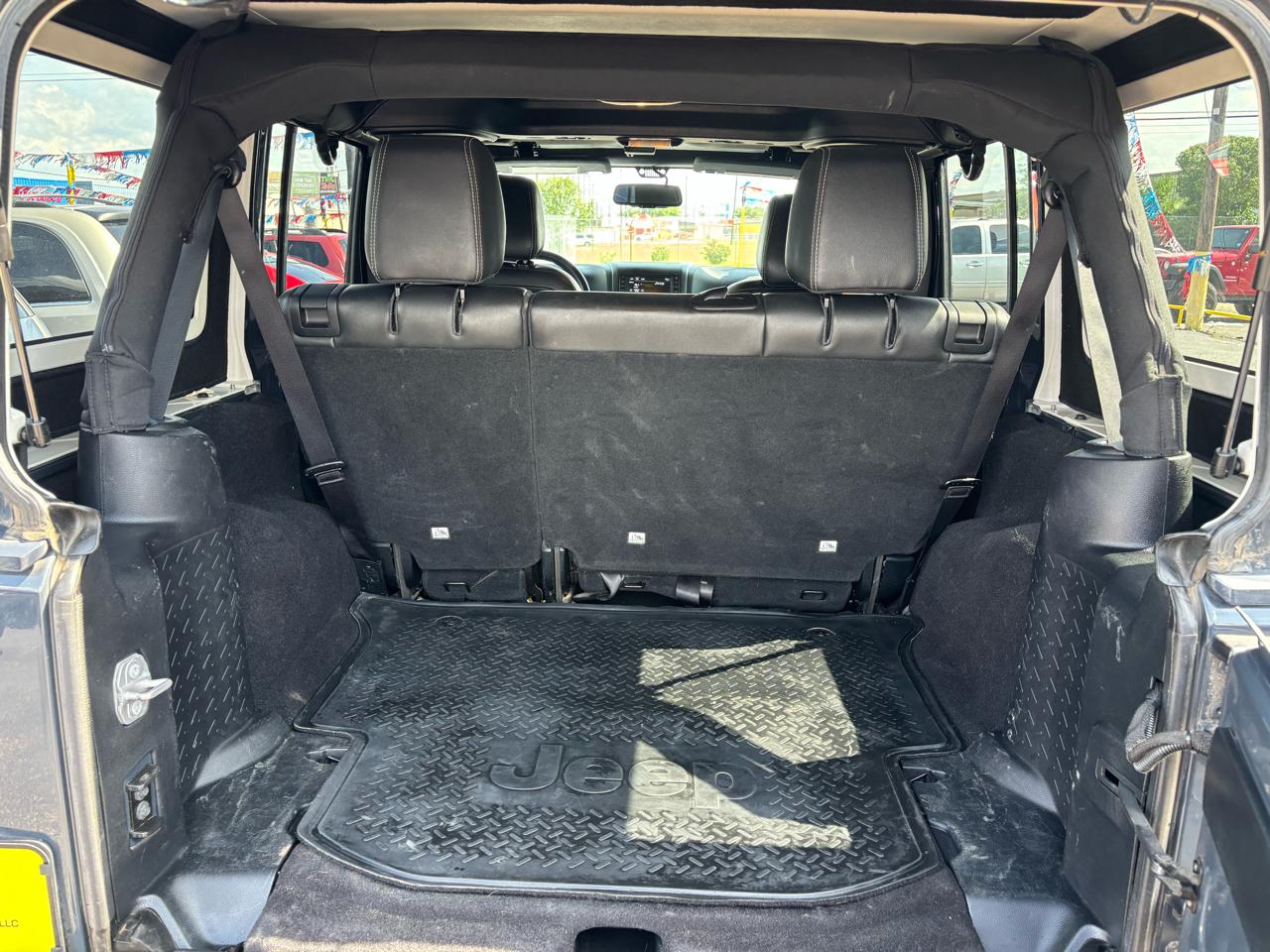 Jeep Wrangler Unlimited 4WD 4dr Sahara 2016