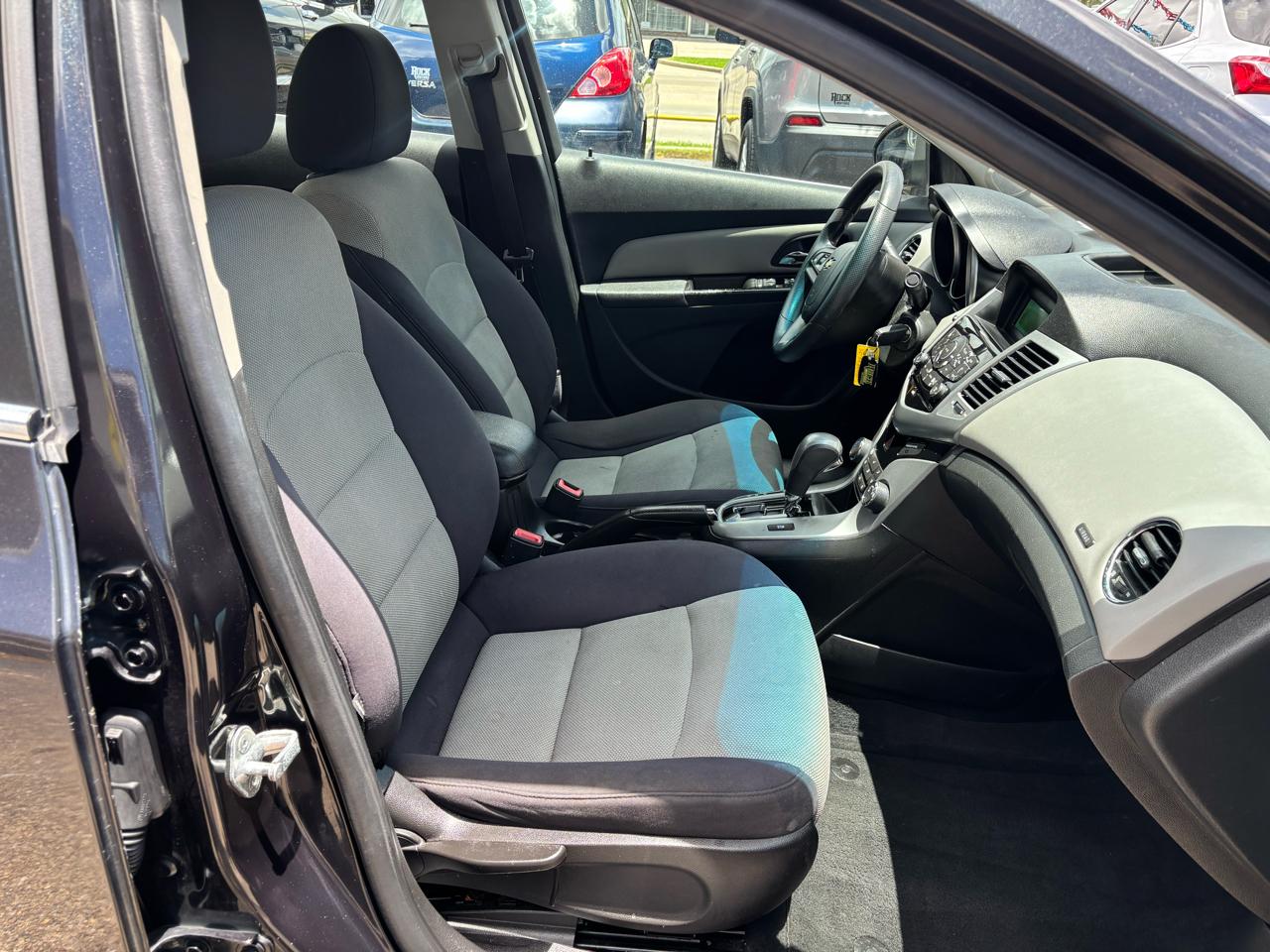 Chevrolet Cruze 4dr Sdn LS 2012