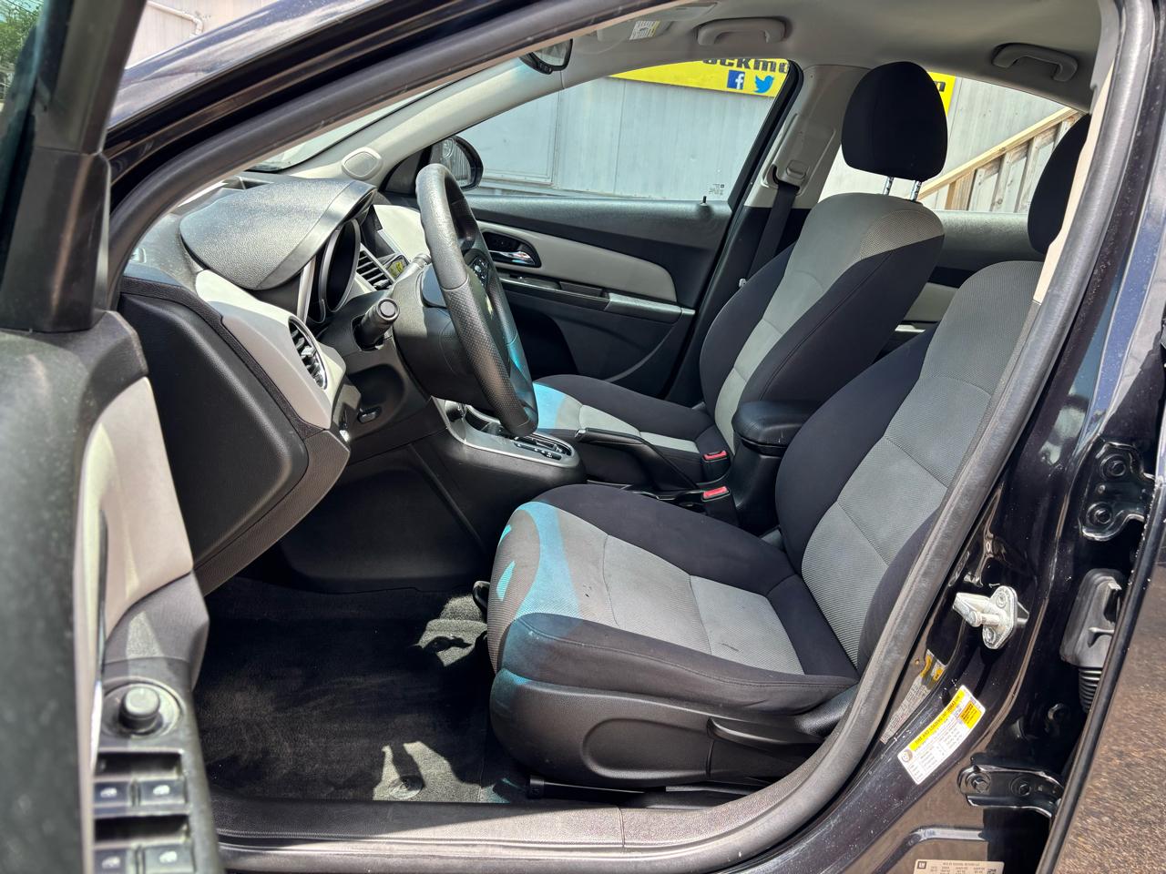 Chevrolet Cruze 4dr Sdn LS 2012