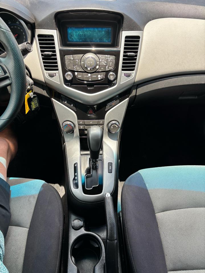 Chevrolet Cruze 4dr Sdn LS 2012
