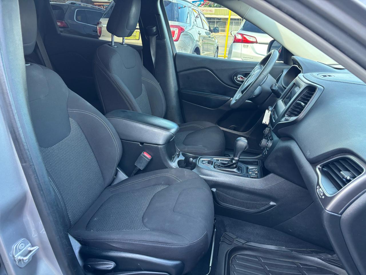 Jeep Cherokee Latitude FWD 2019