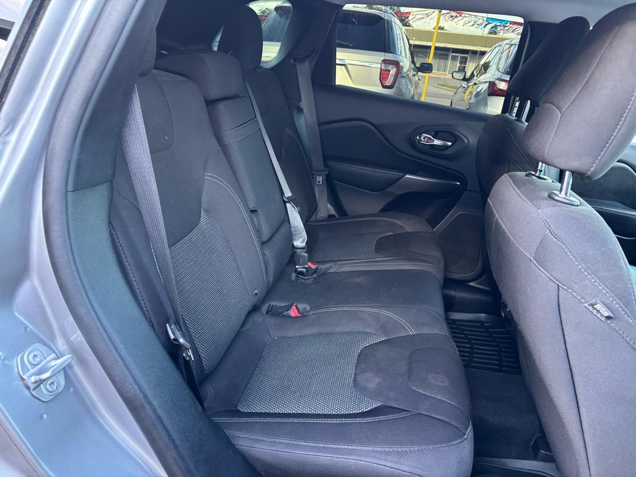 Jeep Cherokee Latitude FWD 2019