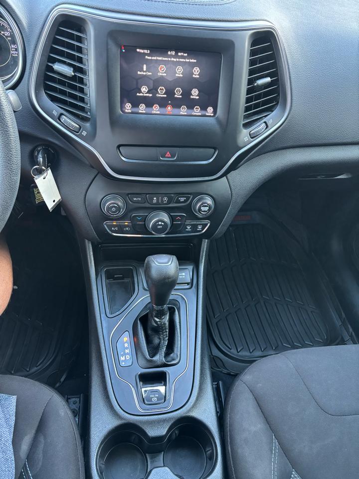 Jeep Cherokee Latitude FWD 2019