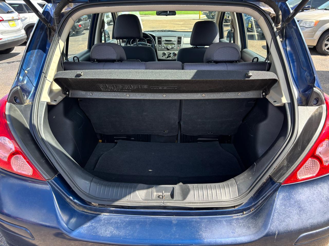 Nissan Versa 5dr HB I4 Man 1.8 SL 2008