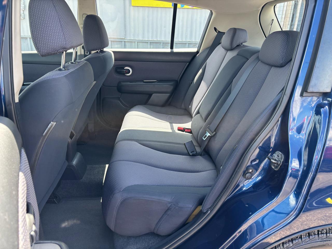 Nissan Versa 5dr HB I4 Man 1.8 SL 2008