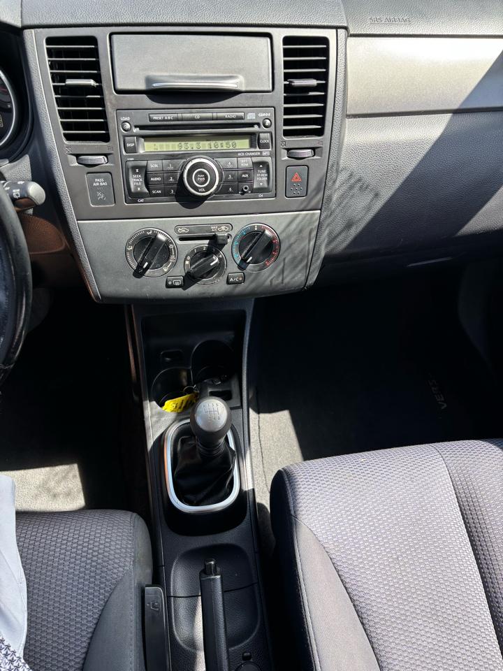 Nissan Versa 5dr HB I4 Man 1.8 SL 2008
