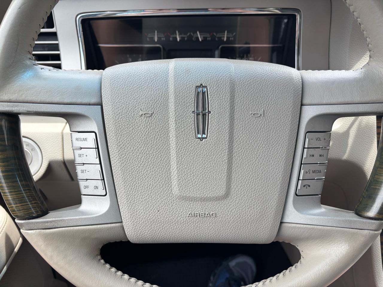 Lincoln Navigator 2WD 4dr 2010