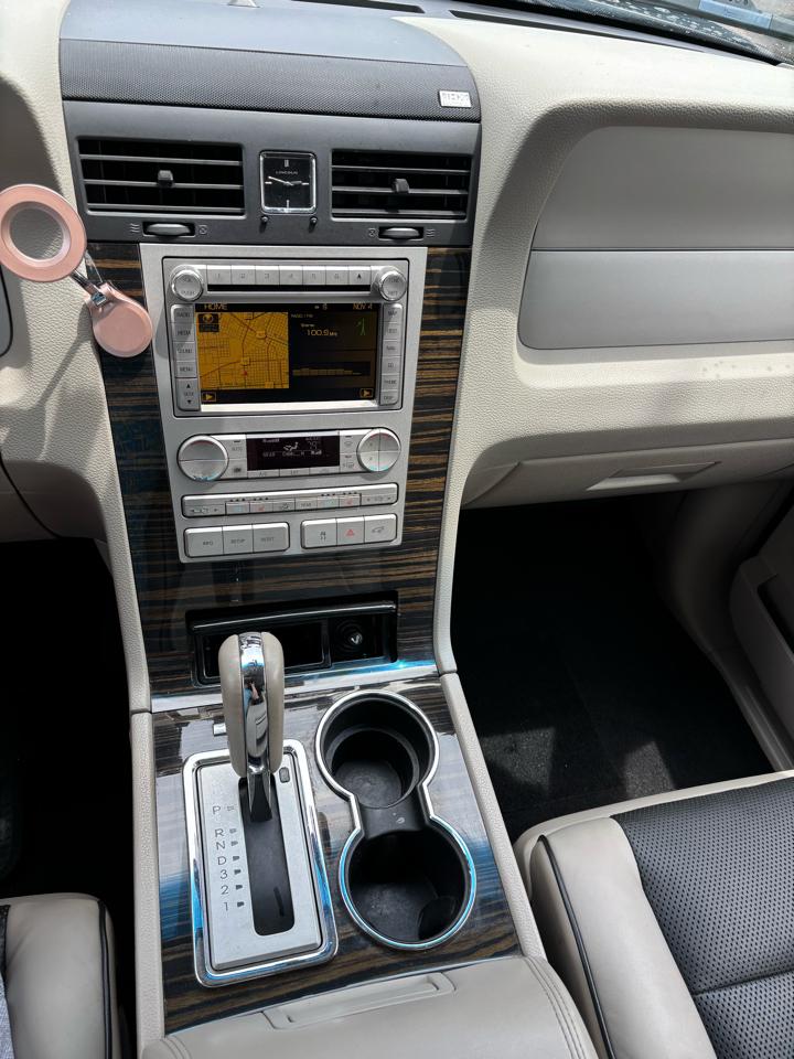 Lincoln Navigator 2WD 4dr 2010