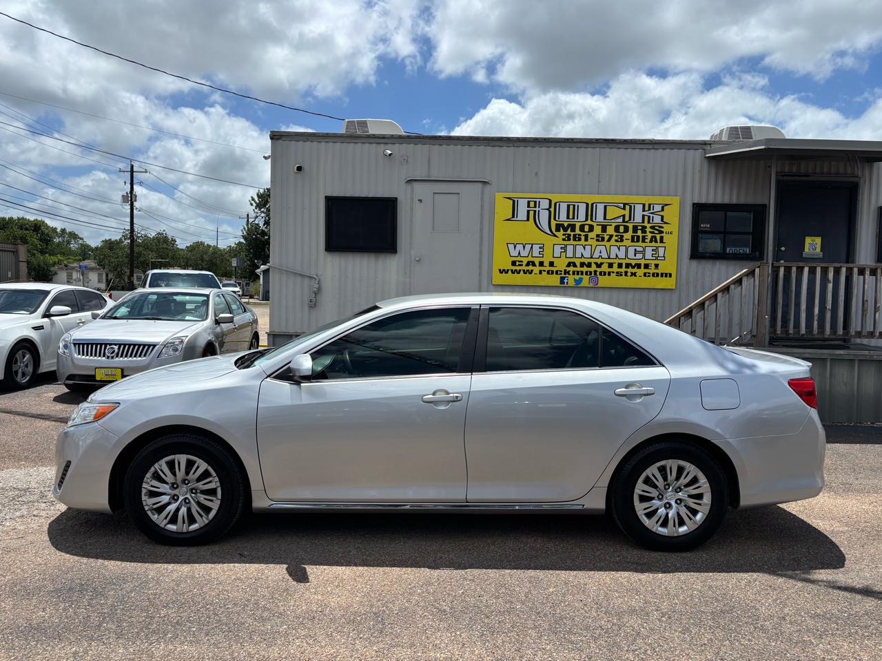 Toyota Camry 4dr Sedan LE Auto 2012