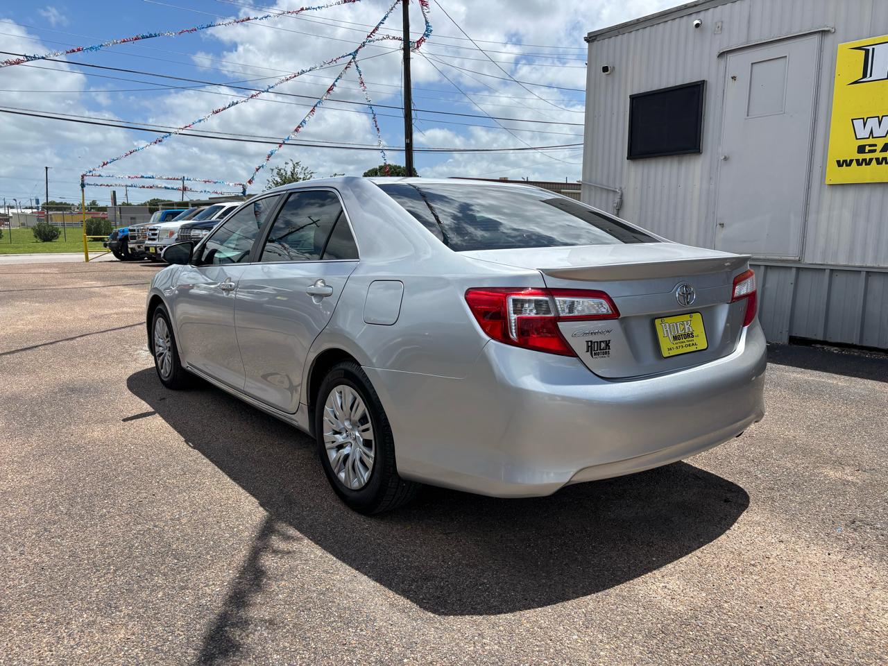 Toyota Camry 4dr Sedan LE Auto 2012