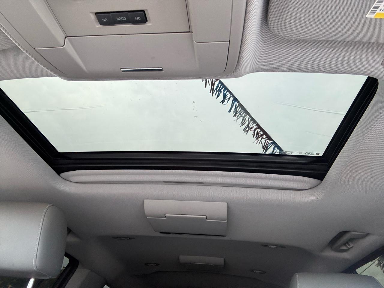 Chevrolet Suburban 2WD 4dr LTZ 2015