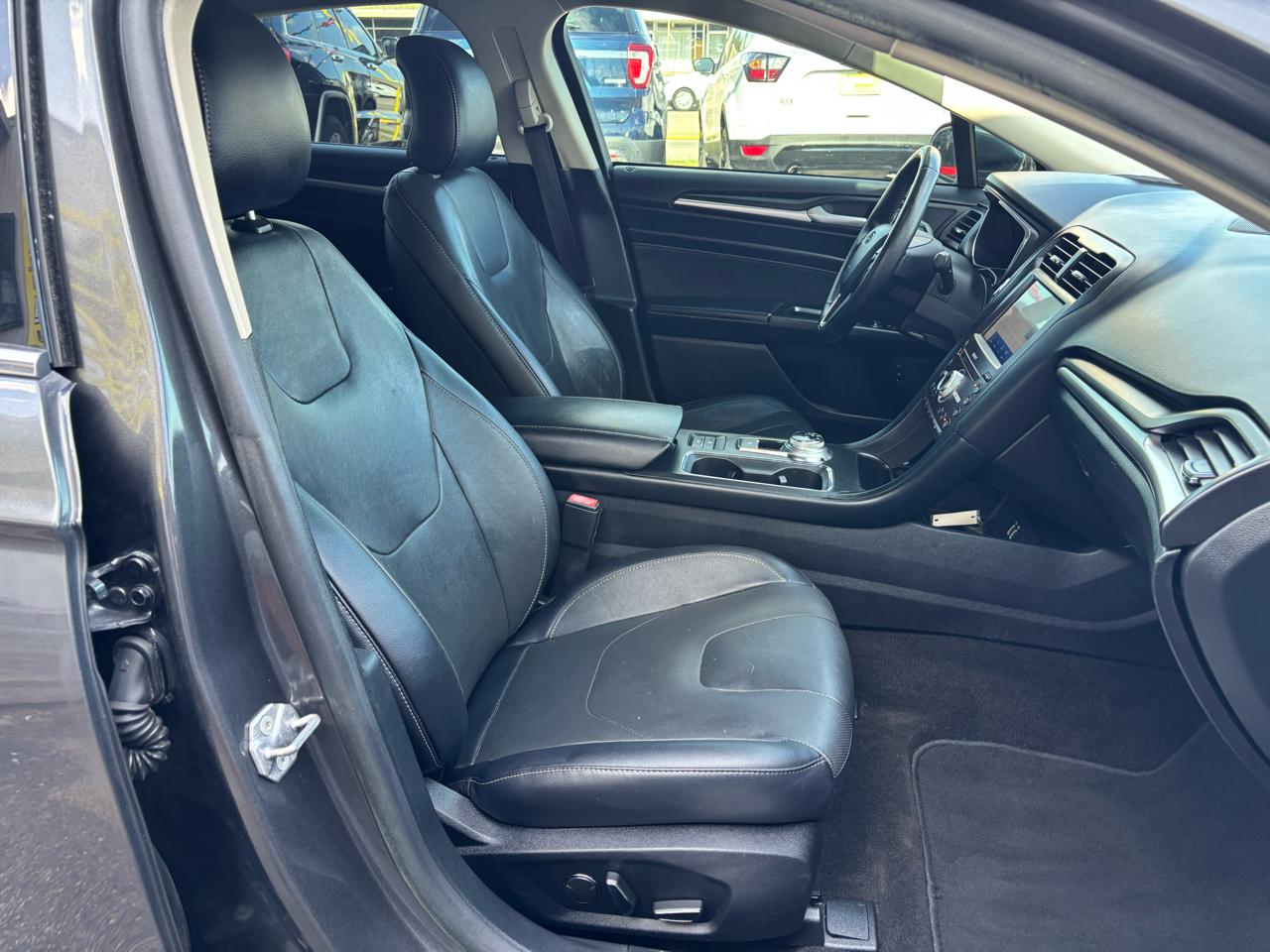 Ford Fusion Hybrid Titanium FWD 2019