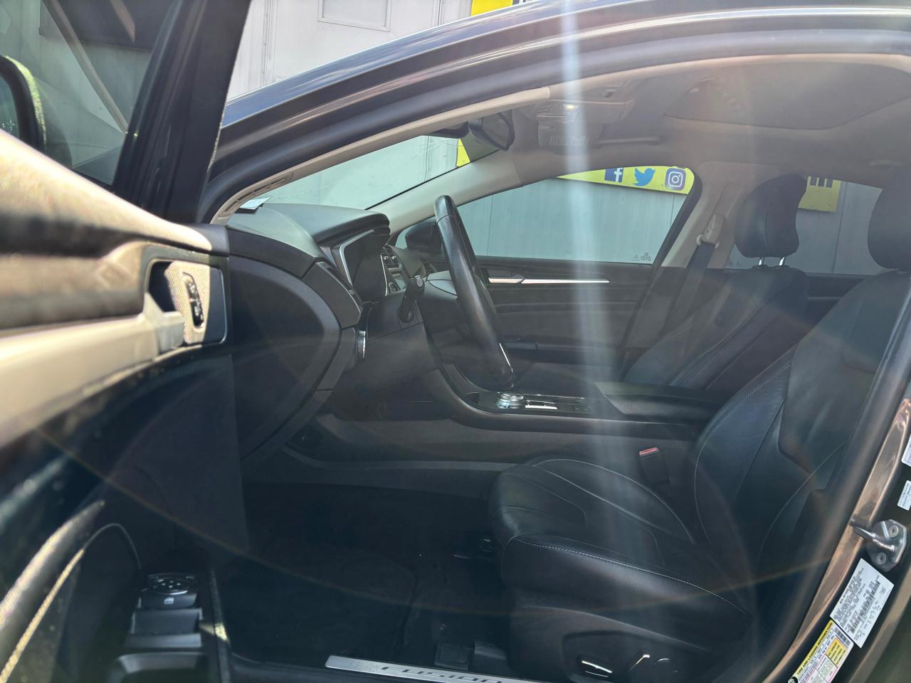 Ford Fusion Hybrid Titanium FWD 2019