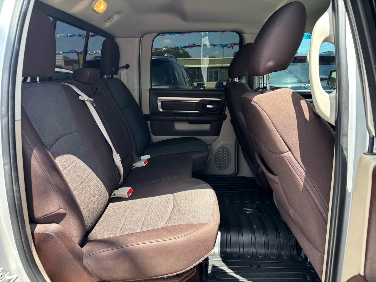 RAM 1500 Lone Star 4x2 Crew Cab 5'7" Box 2017