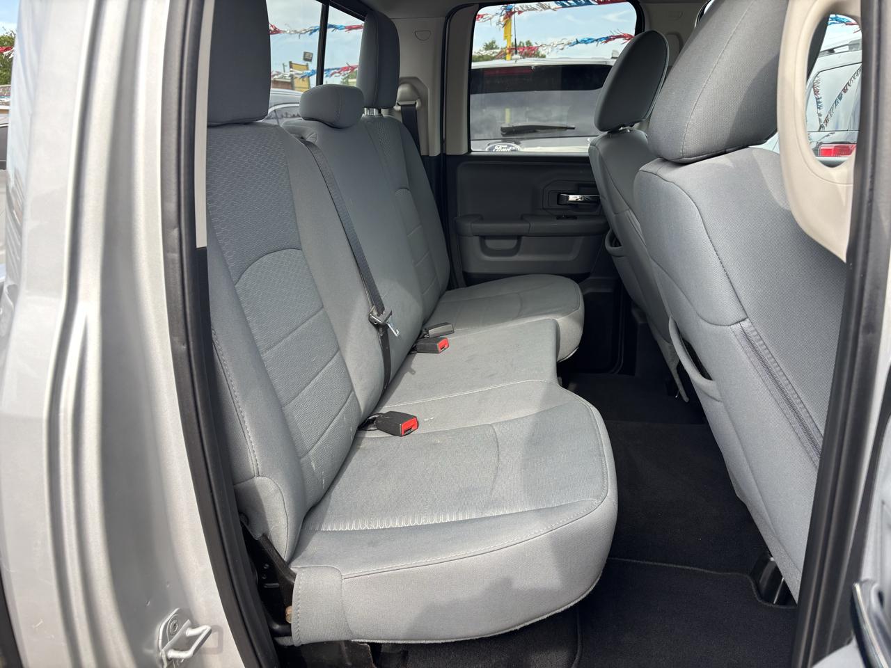 RAM 1500 2WD Quad Cab 140.5" SLT 2013