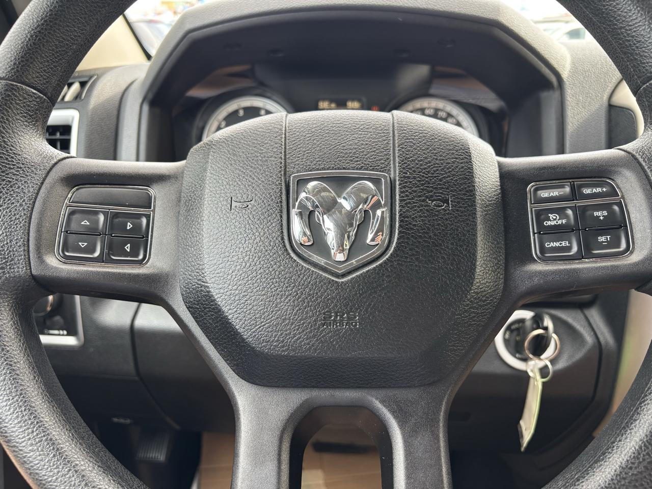RAM 1500 2WD Quad Cab 140.5" SLT 2013