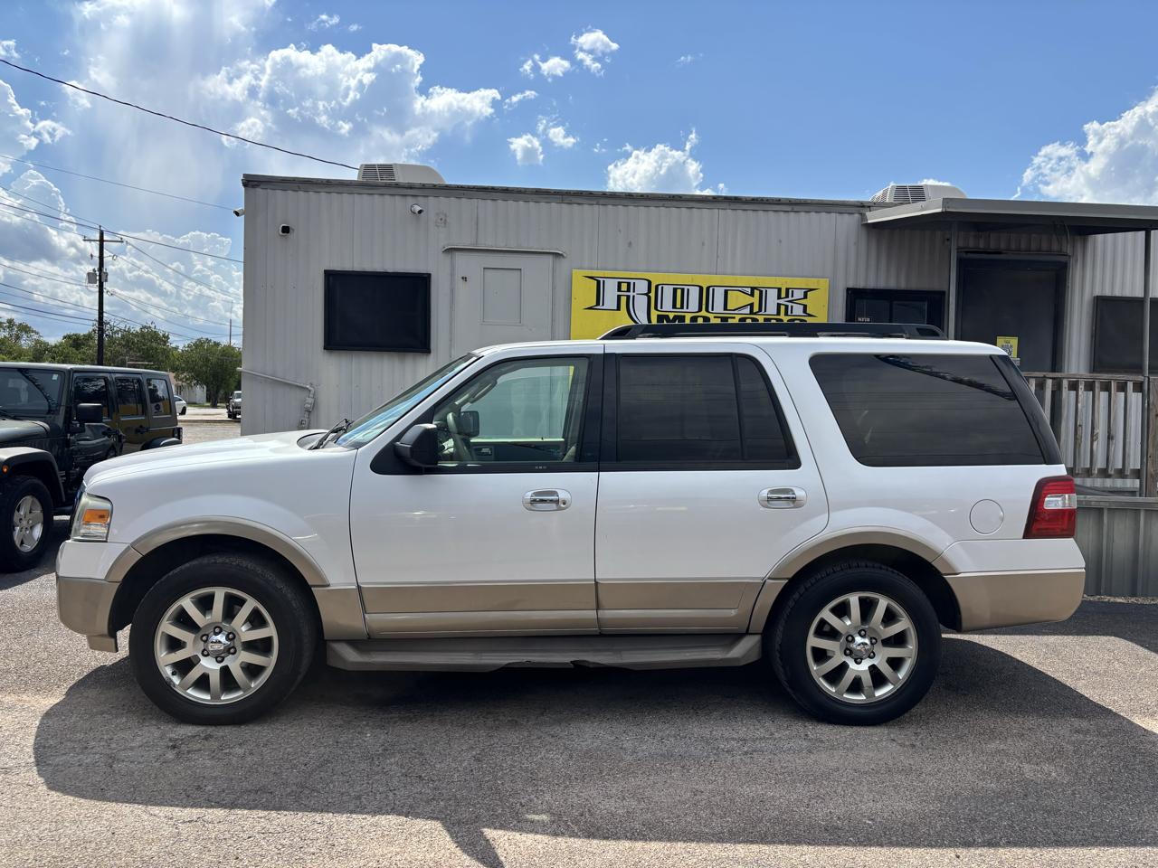 Ford Expedition 2WD 4dr XLT 2011