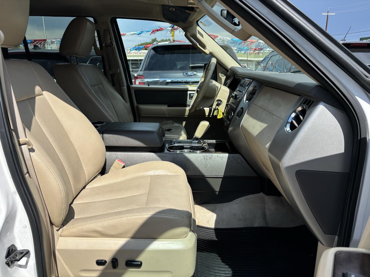 Ford Expedition 2WD 4dr XLT 2011