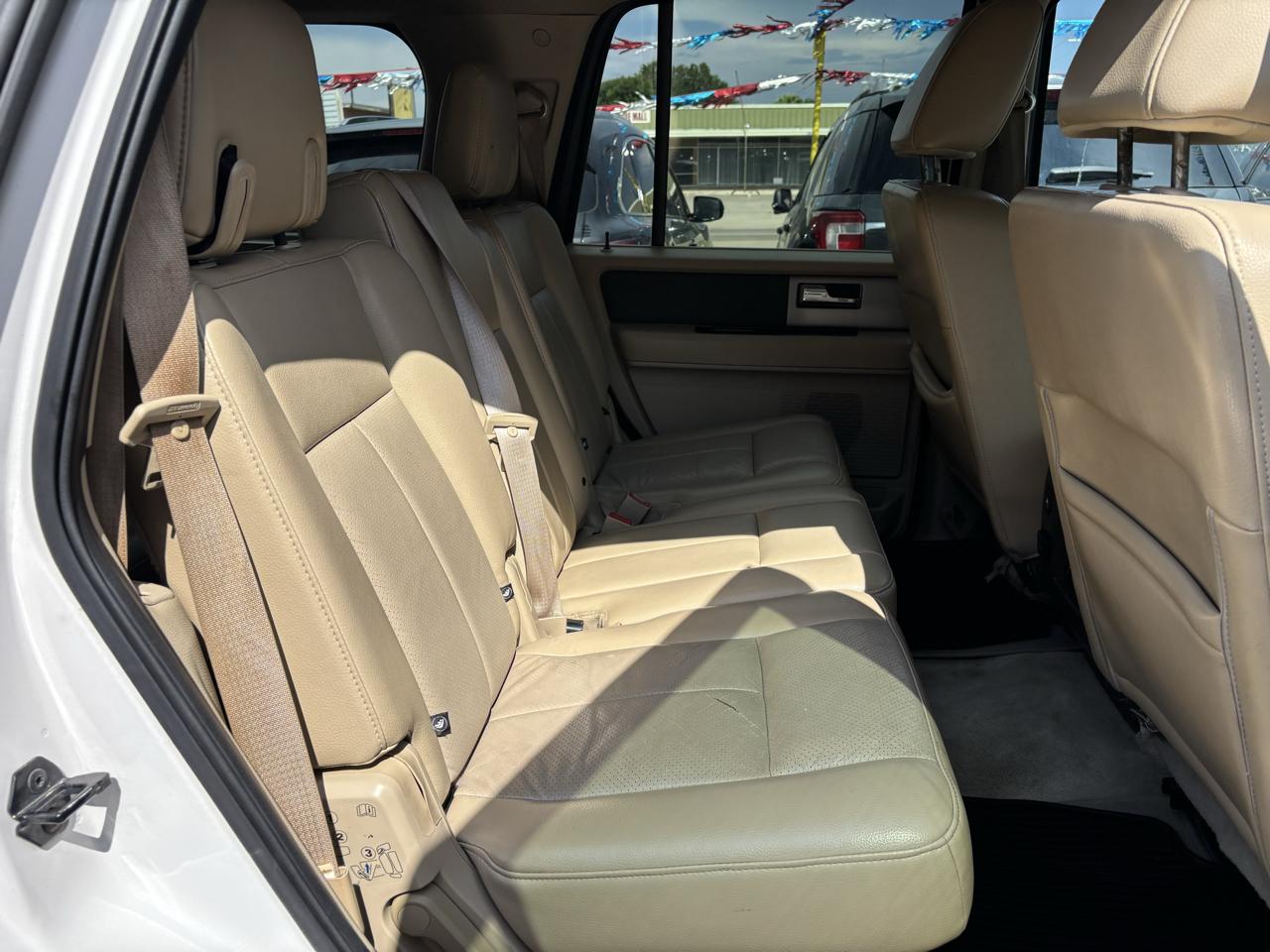 Ford Expedition 2WD 4dr XLT 2011