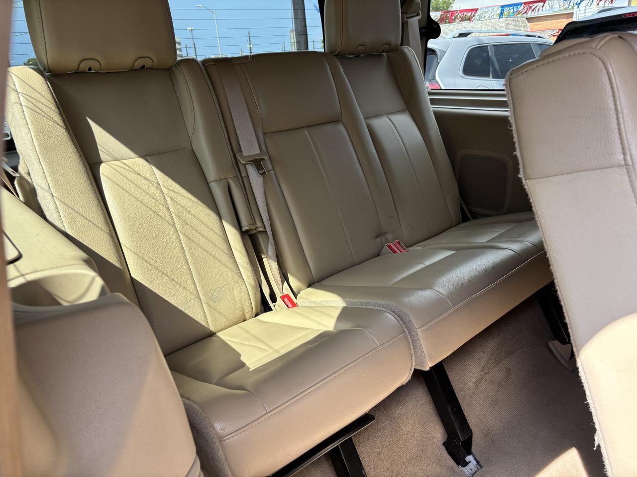 Ford Expedition 2WD 4dr XLT 2011