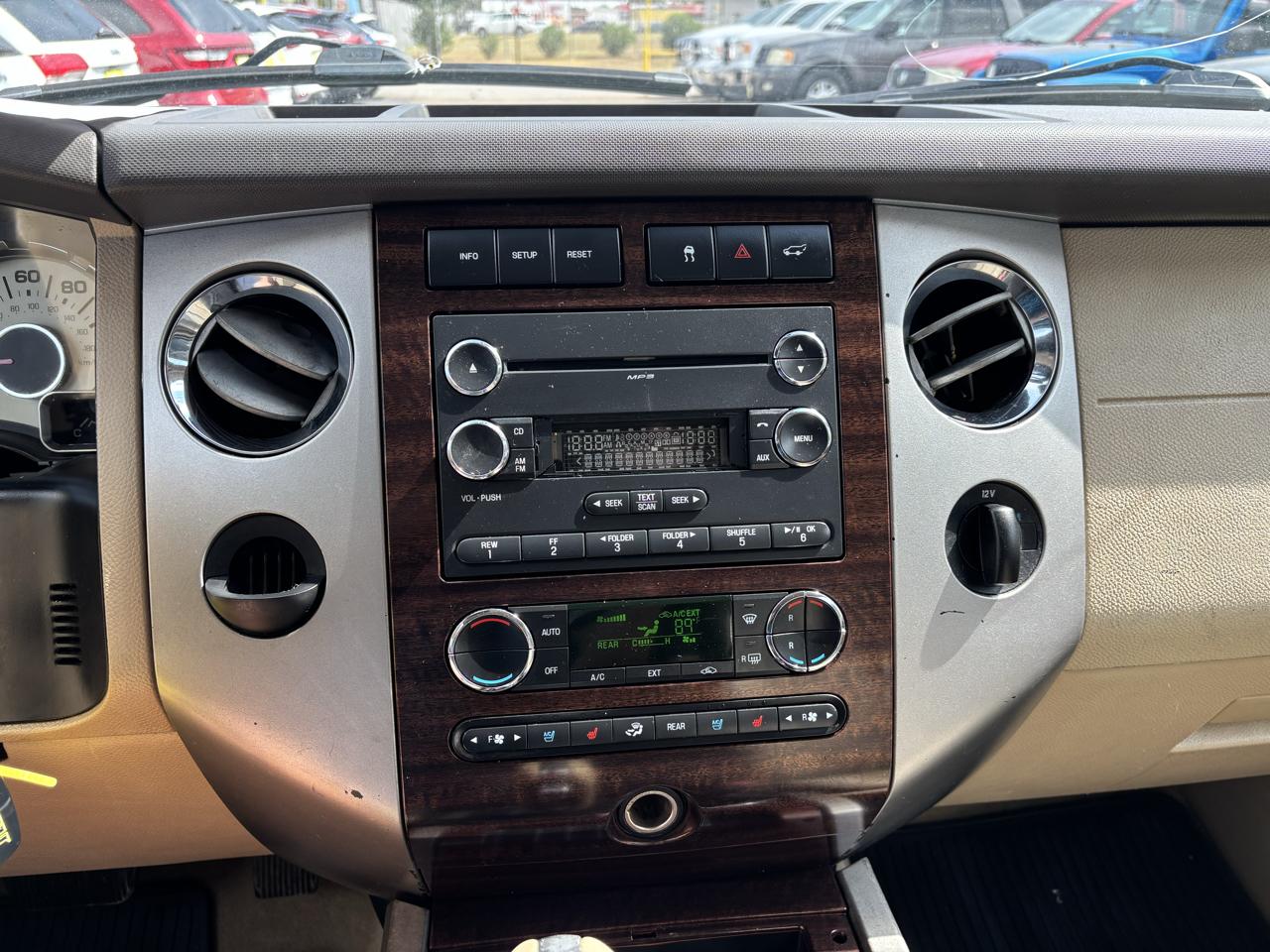 Ford Expedition 2WD 4dr XLT 2011
