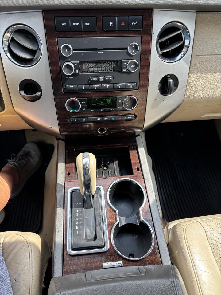 Ford Expedition 2WD 4dr XLT 2011