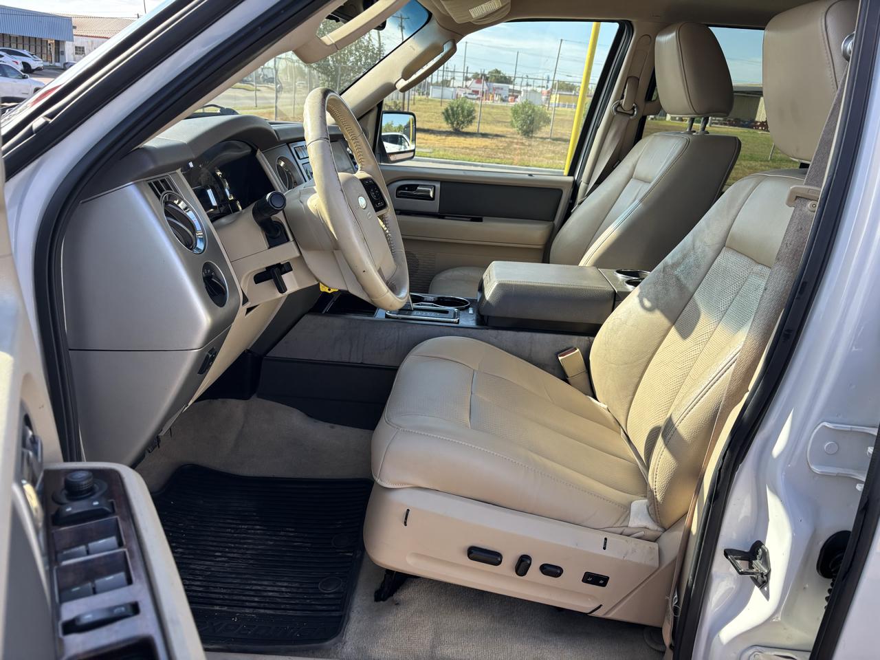 Ford Expedition 2WD 4dr XLT 2011