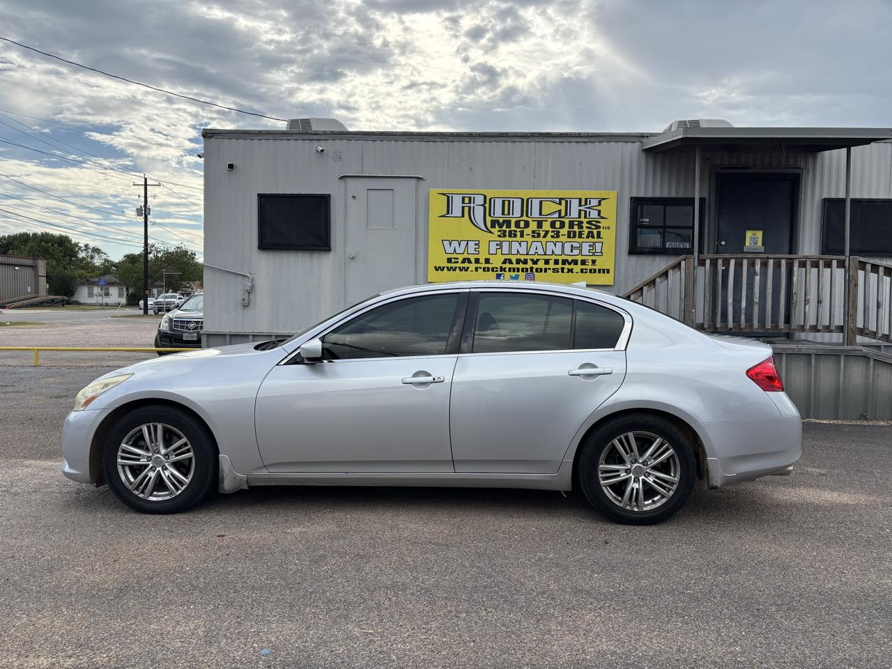 Infiniti G37 Sedan 4dr Journey RWD 2013