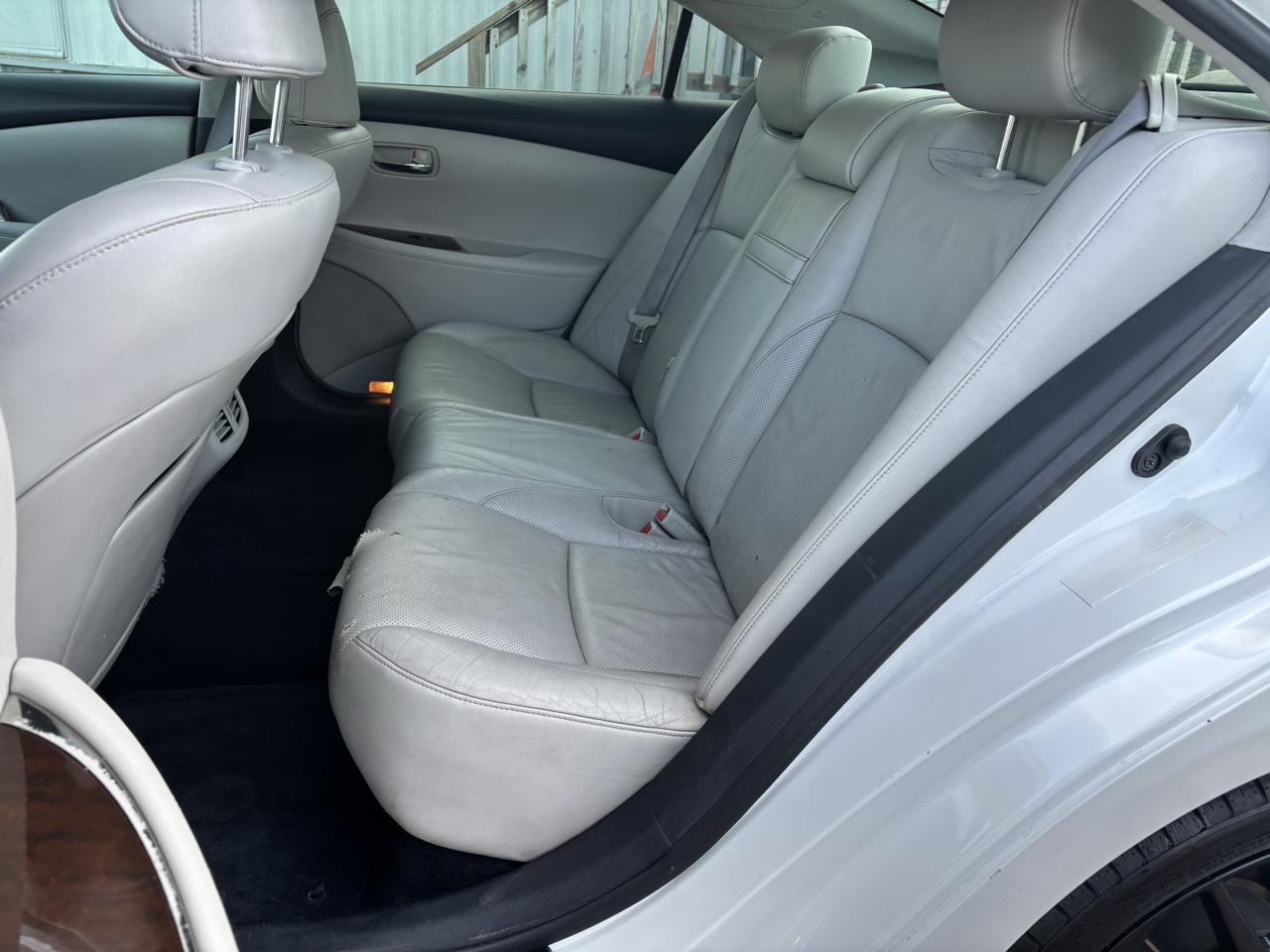 Lexus ES 350 4dr Sdn 2010