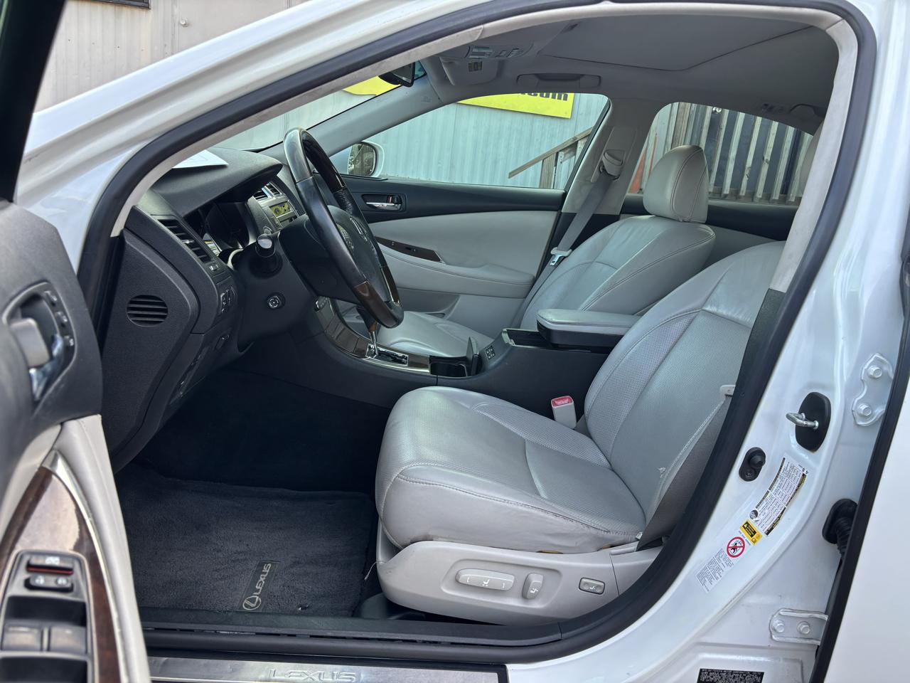 Lexus ES 350 4dr Sdn 2010