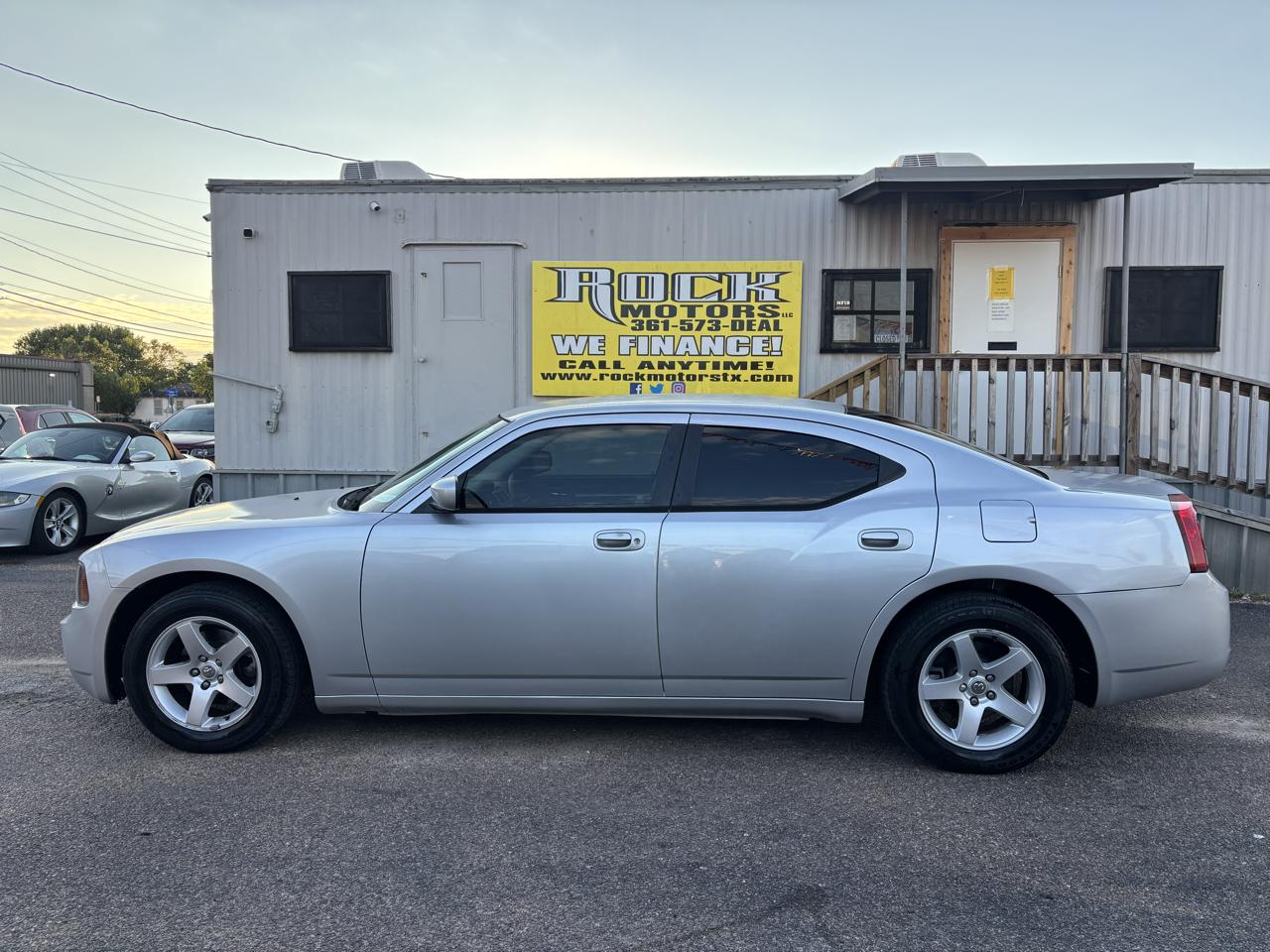 Dodge Charger 4dr Sdn RWD 2010