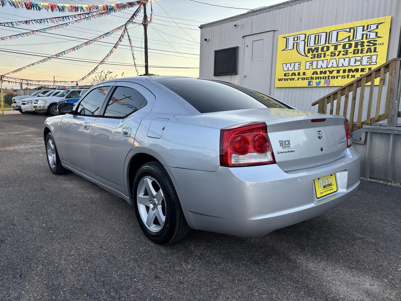 Dodge Charger 4dr Sdn RWD 2010