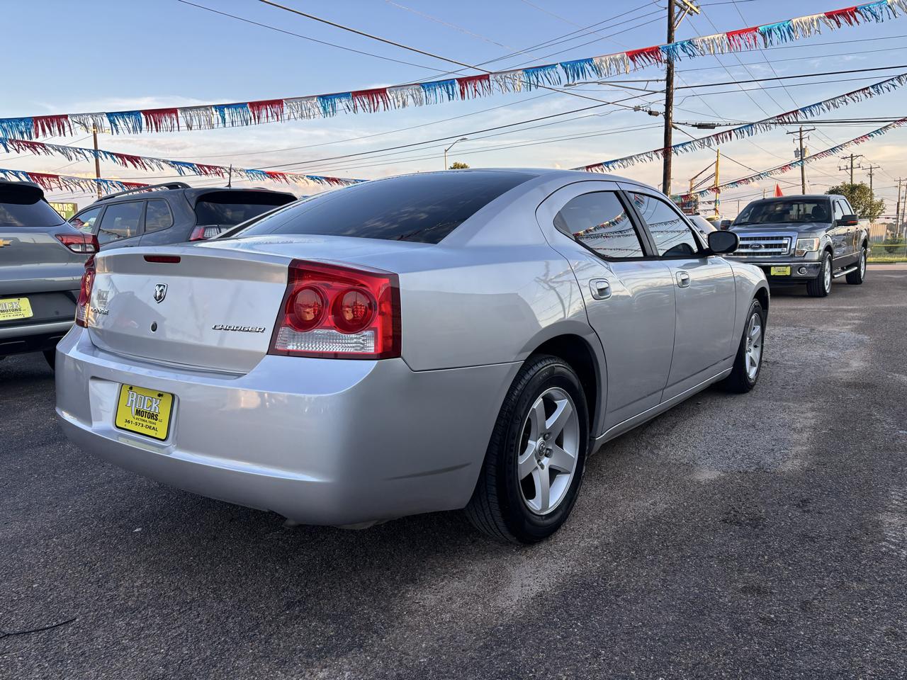 Dodge Charger 4dr Sdn RWD 2010