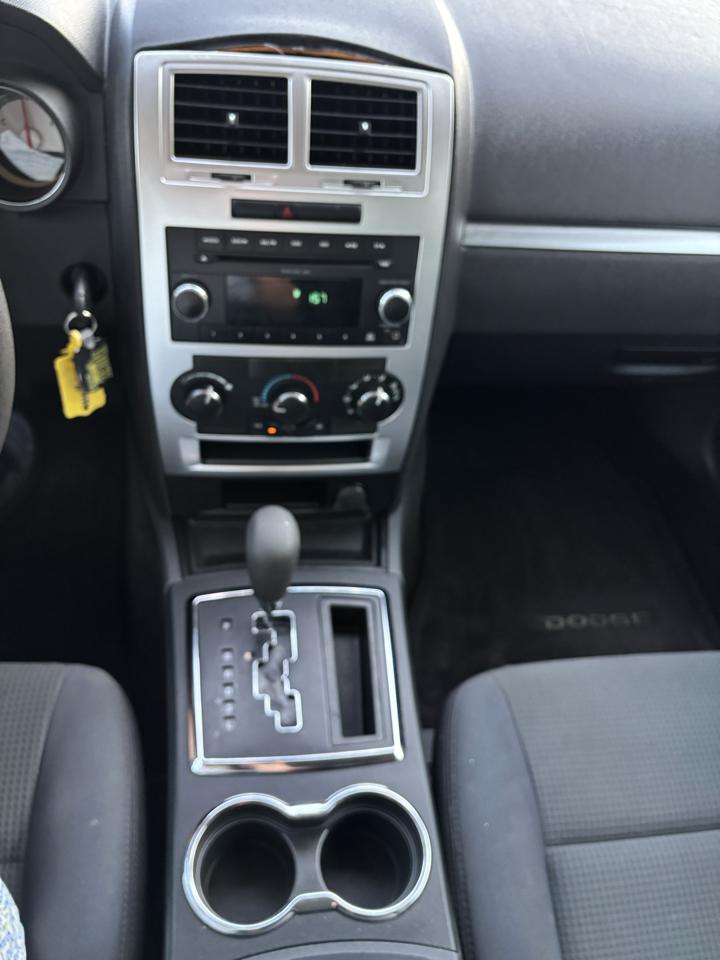 Dodge Charger 4dr Sdn RWD 2010