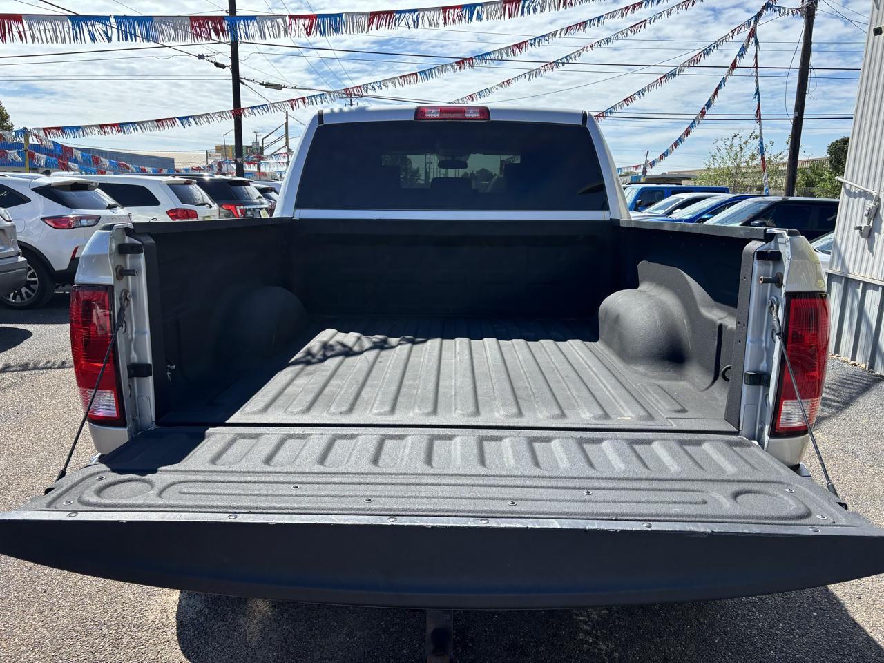 RAM 1500 Tradesman 4x2 Crew Cab 5'7" Box 2017