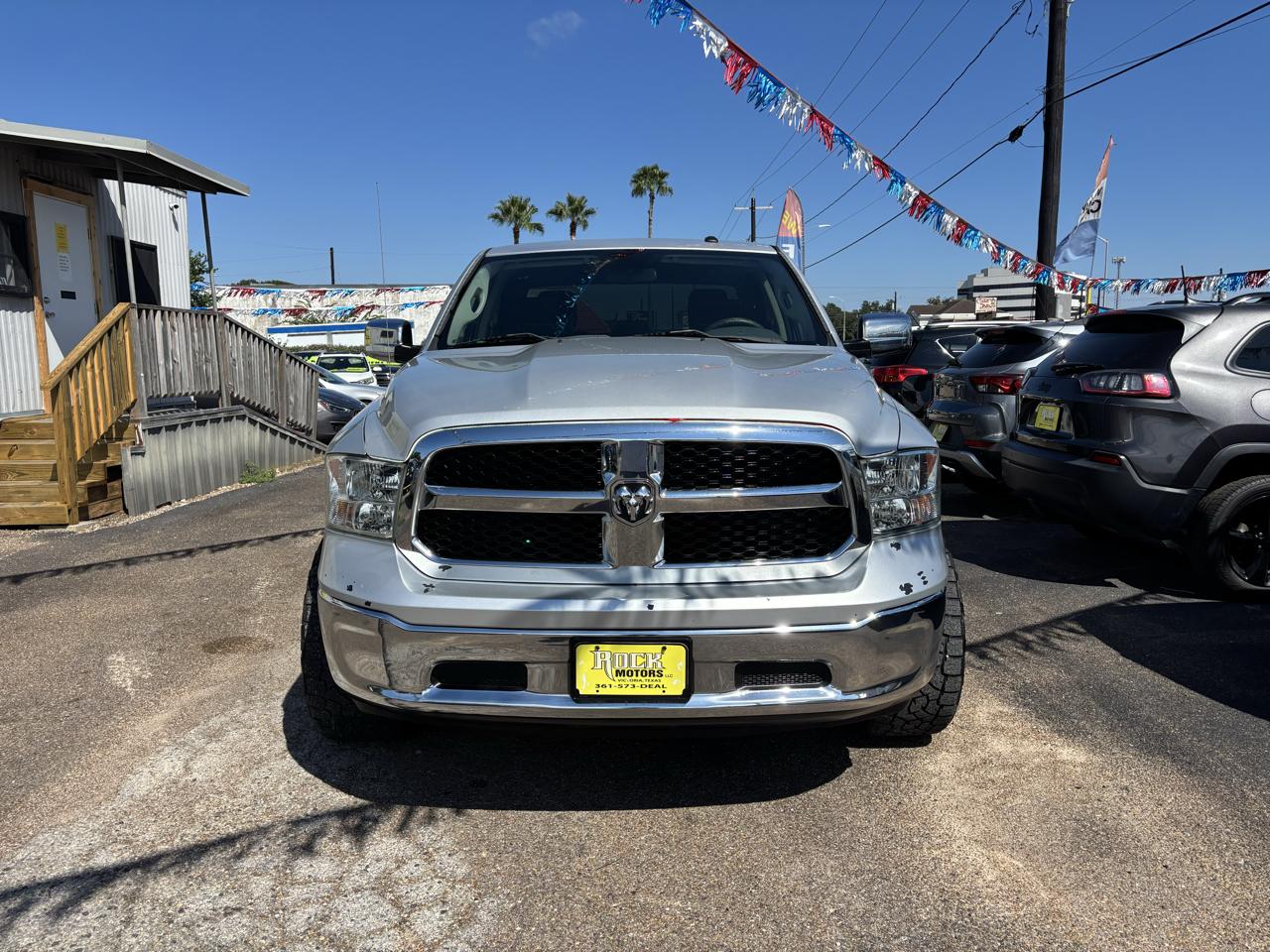 RAM 1500 Tradesman 4x2 Crew Cab 5'7" Box 2017