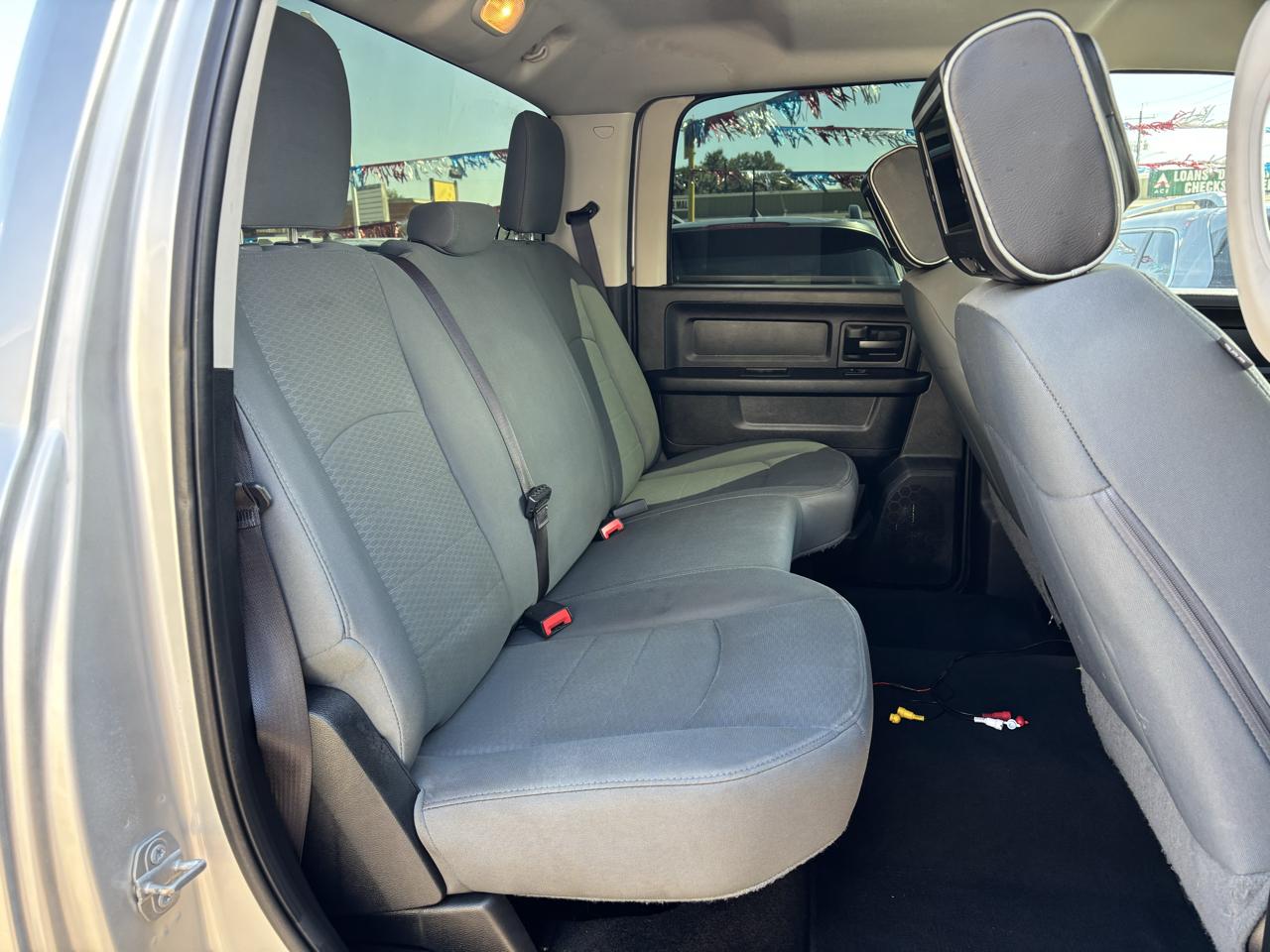 RAM 1500 Tradesman 4x2 Crew Cab 5'7" Box 2017