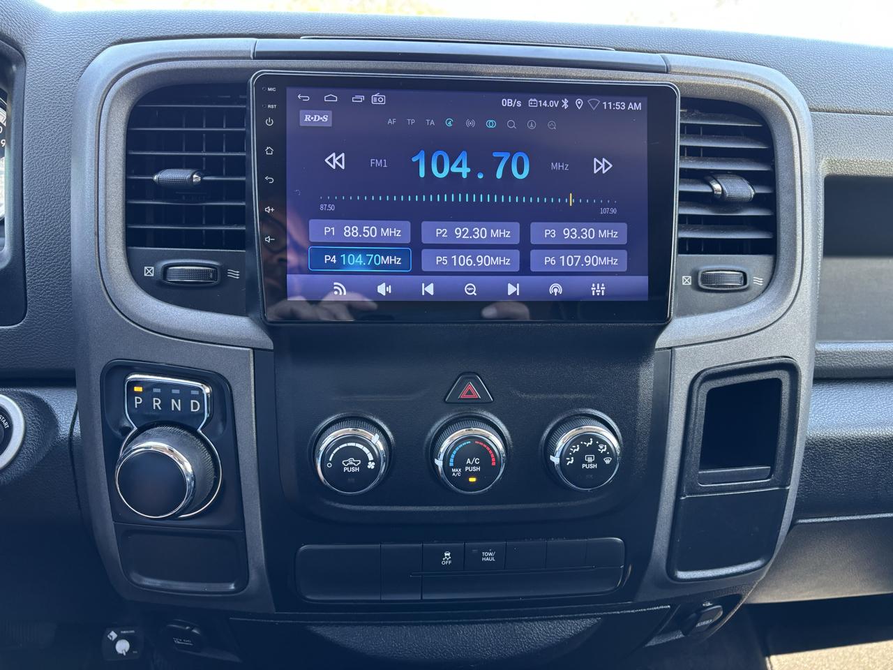 RAM 1500 Tradesman 4x2 Crew Cab 5'7" Box 2017