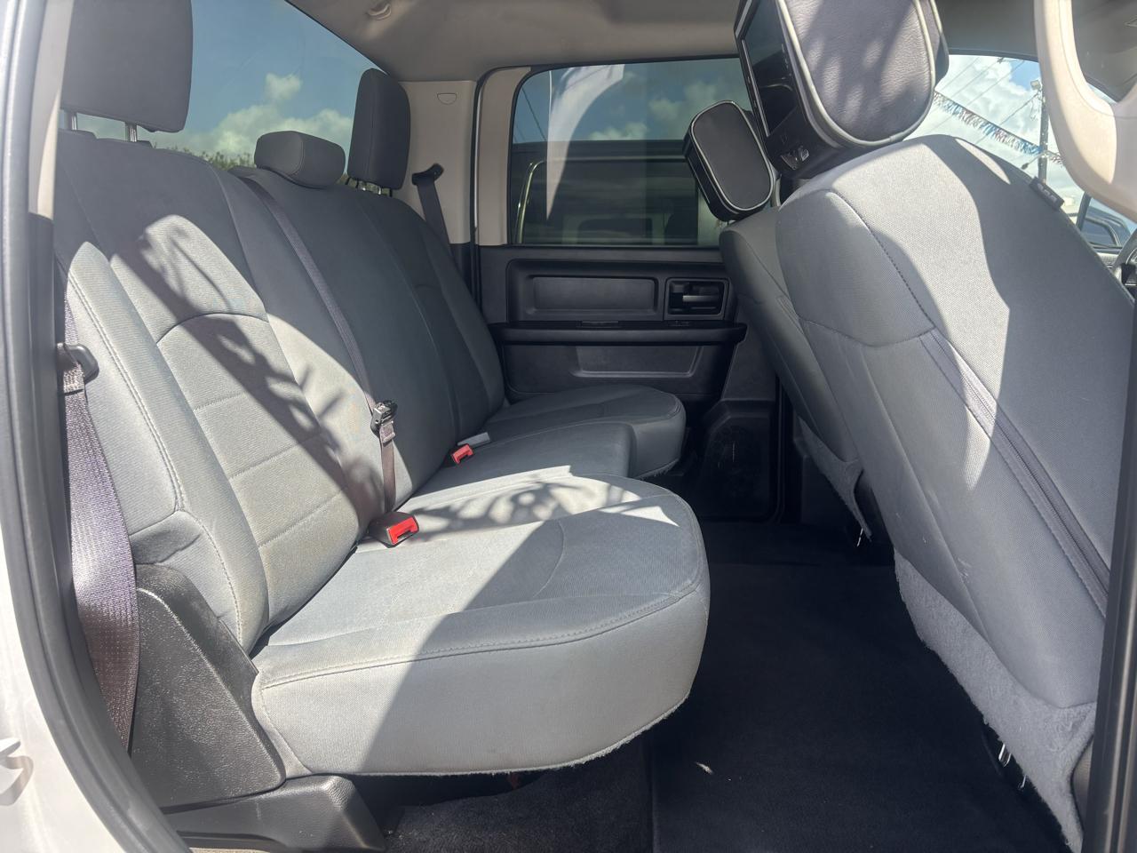 RAM 1500 Tradesman 4x2 Crew Cab 5'7" Box 2017