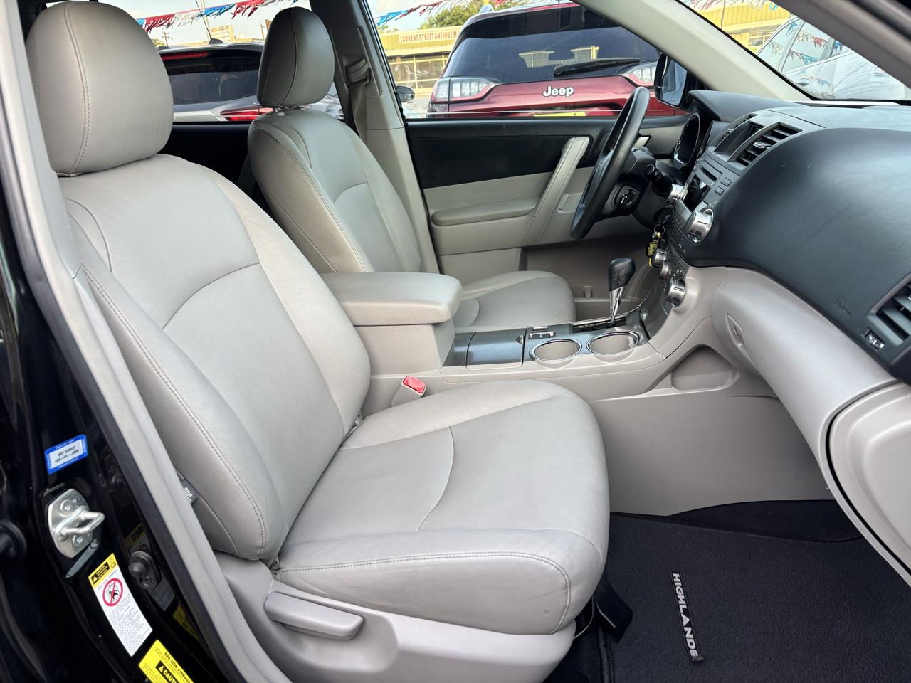 Toyota Highlander FWD 4dr V6 (Natl) 2012