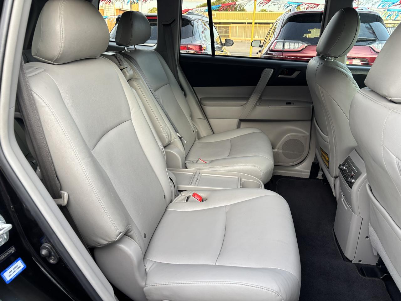 Toyota Highlander FWD 4dr V6 (Natl) 2012