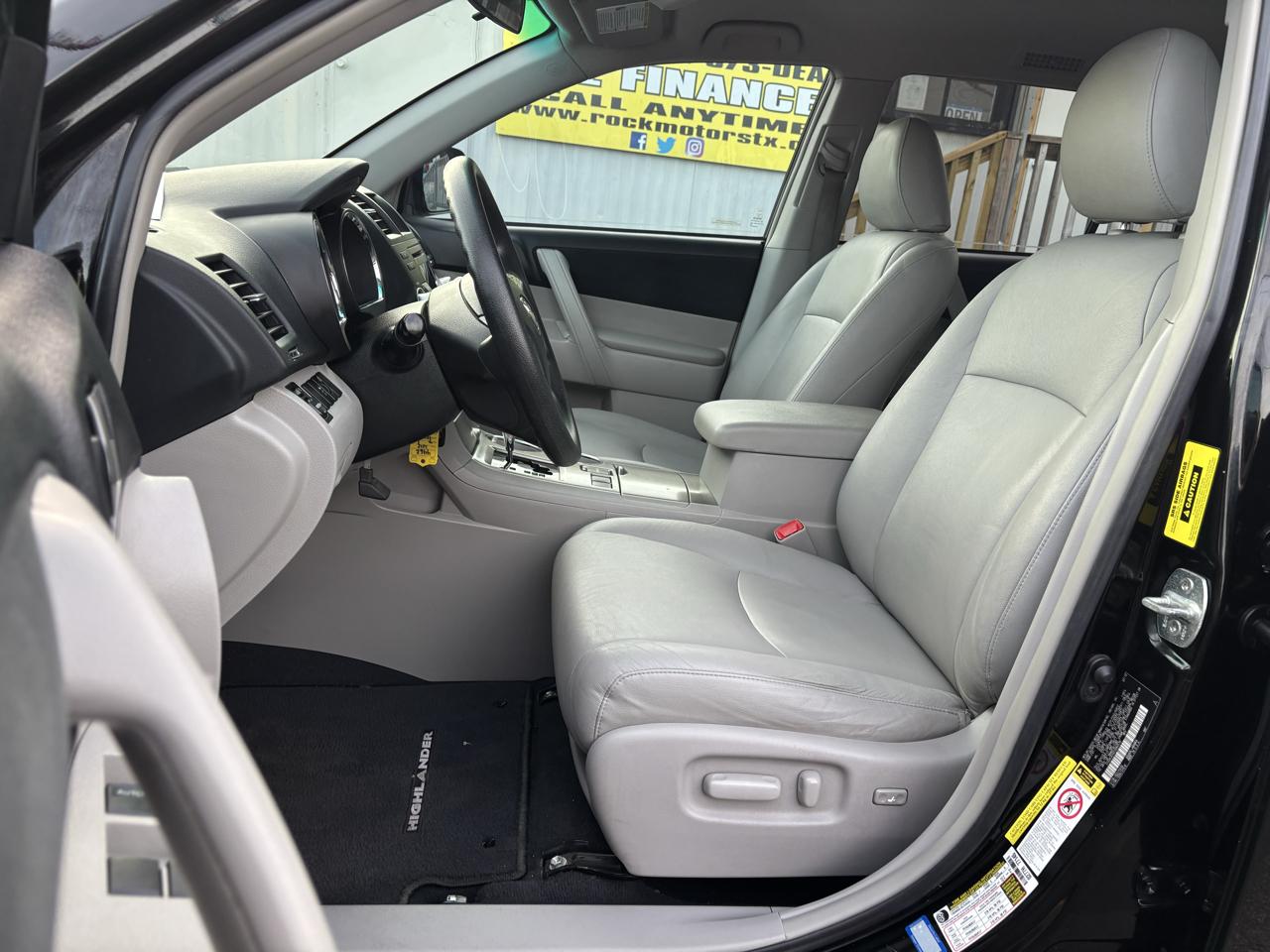 Toyota Highlander FWD 4dr V6 (Natl) 2012